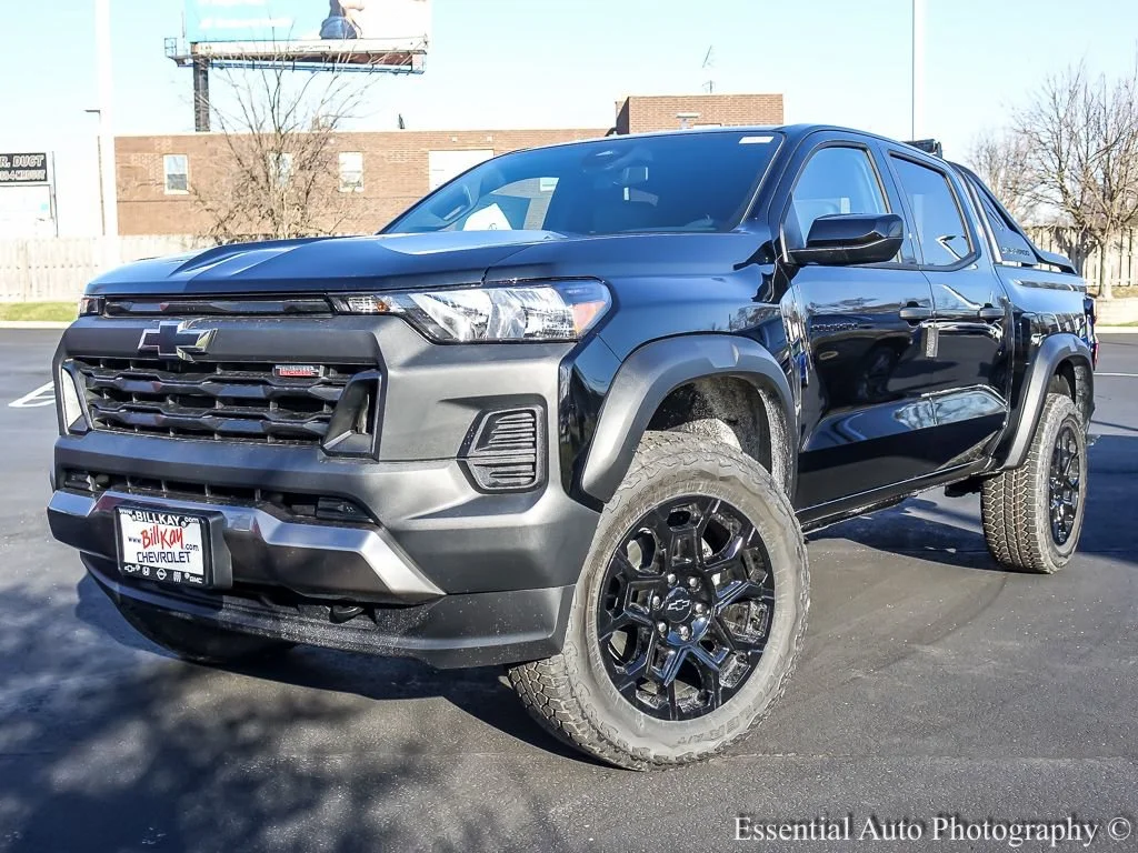 2026 Chevrolet Colorado Trail Boss - Photo 2