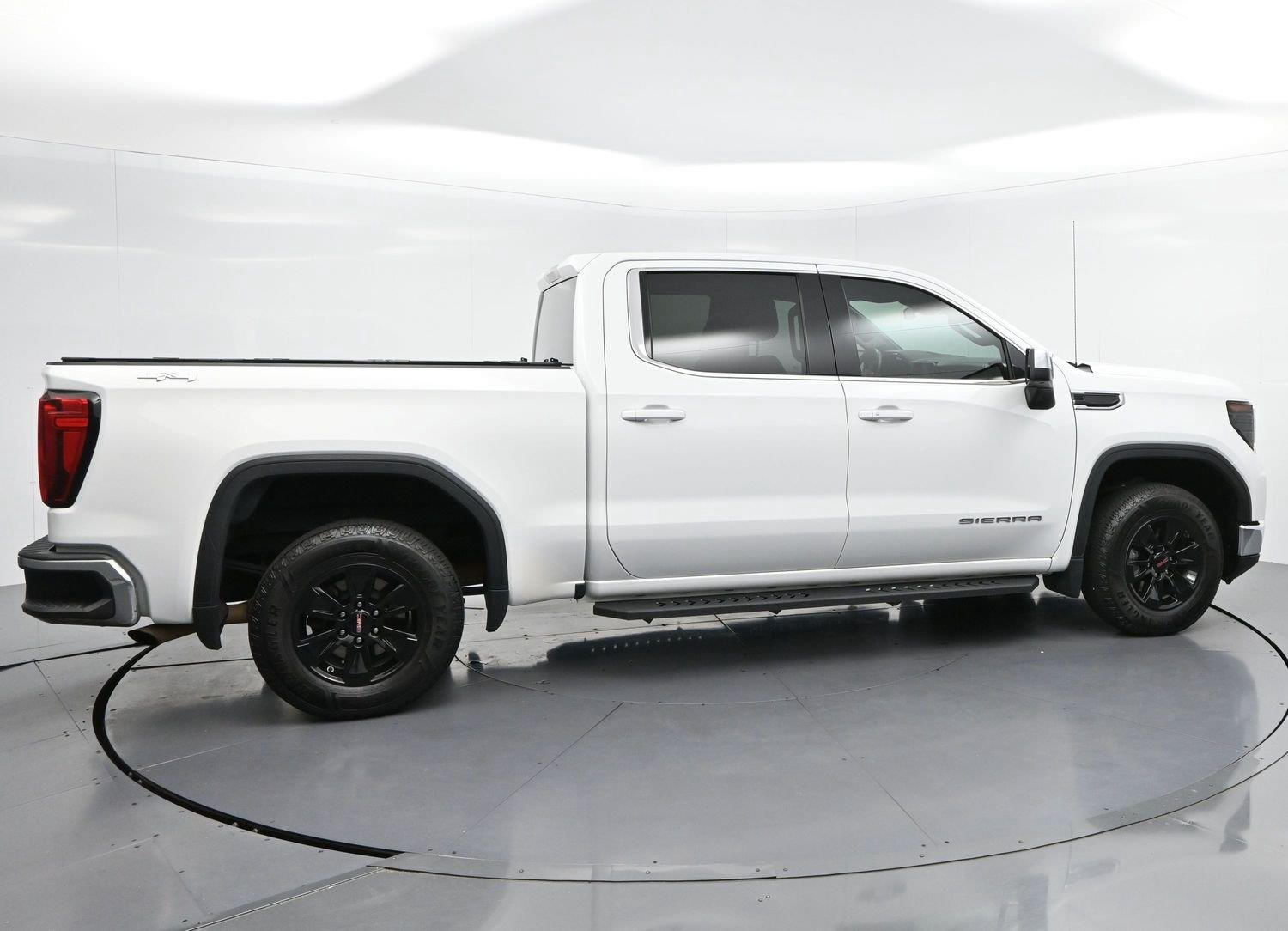 Used 2024 Summit White GMC SLE image 8