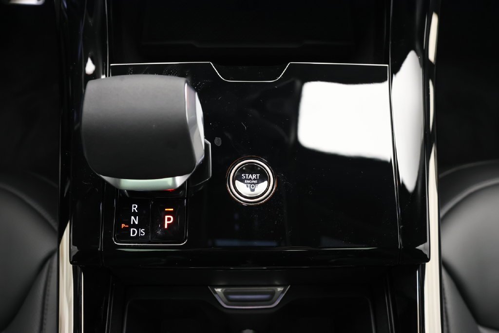 Certified Used 2026 Fuji White Land Rover Dynamic SE image 21