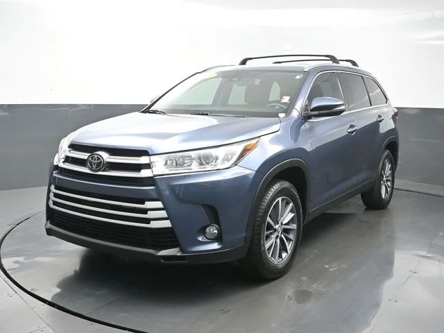 Used 2019 Blue Toyota XLE image 3