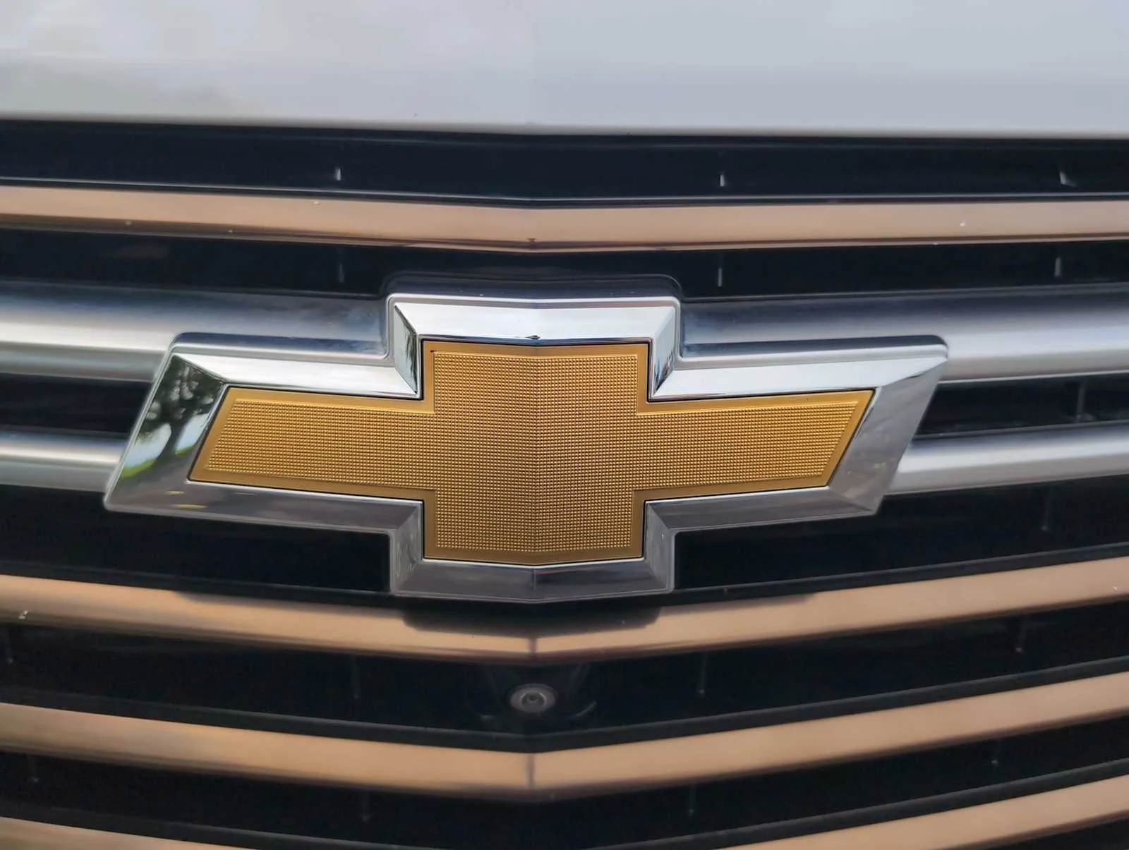 Used 2023 Iridescent Pearl Tricoat Chevrolet High Country image 32