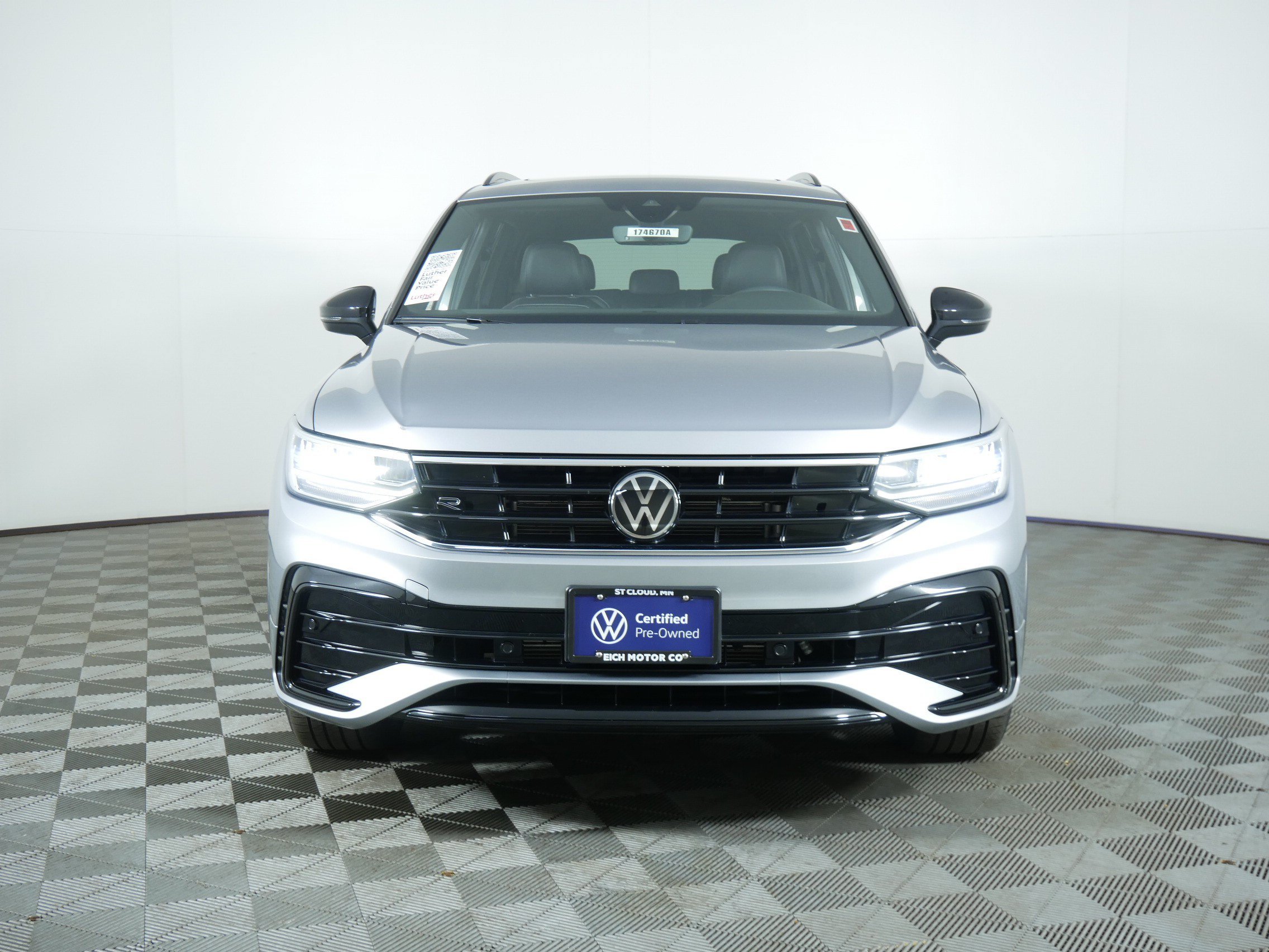 3VV8B7AX6RM113951
