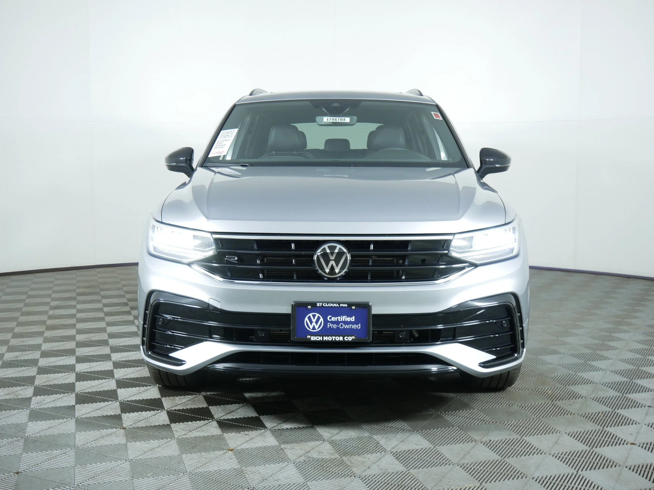 3VV8B7AX6RM113951