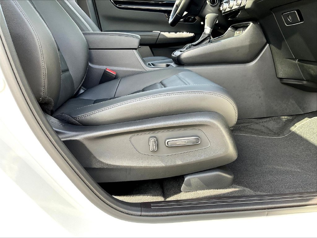 Used 2026 White Honda EX-L image 36