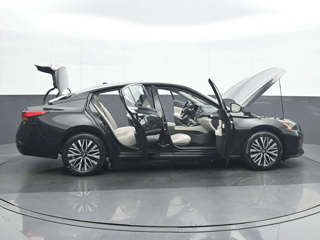 Used 2025 Black Nissan 2.5 SV image 37