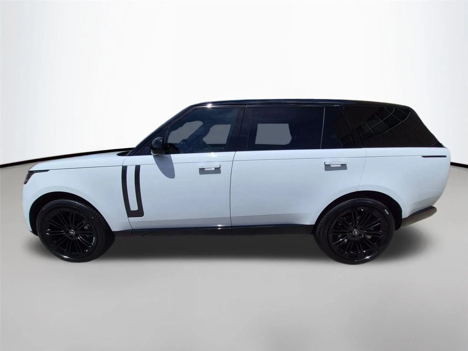 Used 2025 Fuji White Land Rover SE image 8