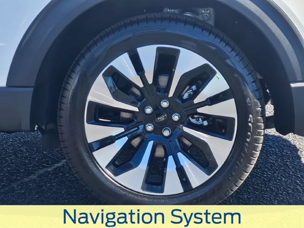 New 2027 Star White Metallic Tri-Coat Ford Platinum™ image 19