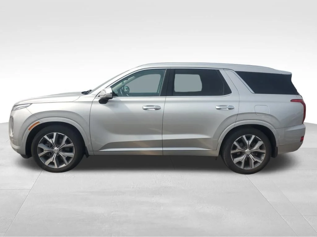 Used 2022 Silver Hyundai Limited image 2