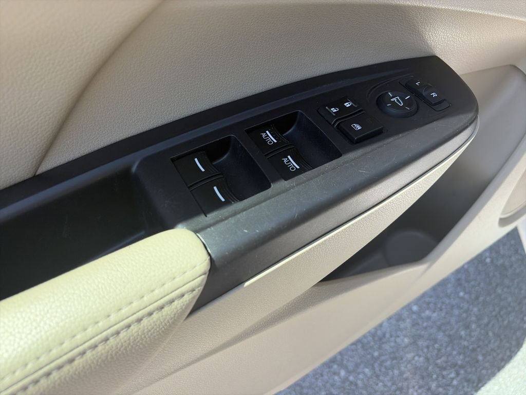 Used 2014  Acura Technology Package image 18