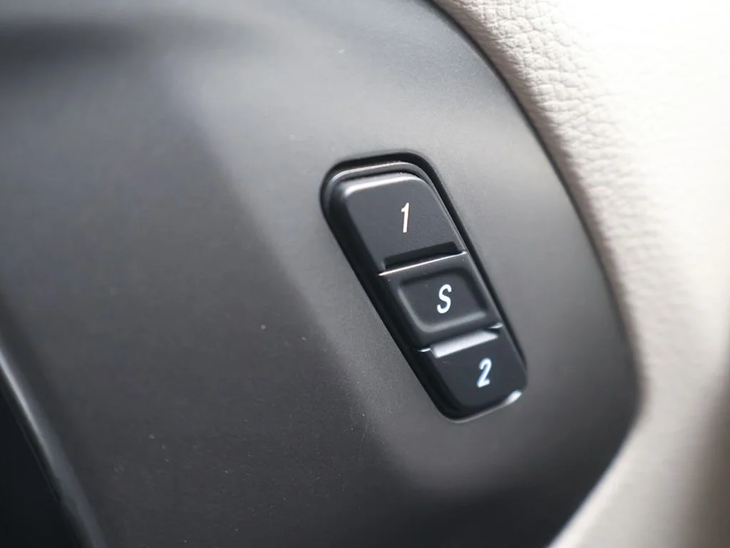 Used 2023 Black Chrysler Touring L image 48