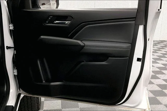 Used 2024 Summit White GMC Elevation image 21