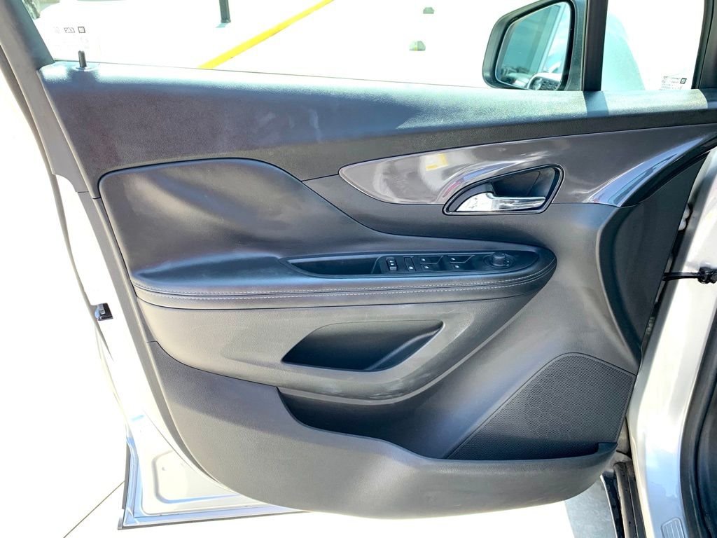Used 2021 Silver Buick Preferred image 10