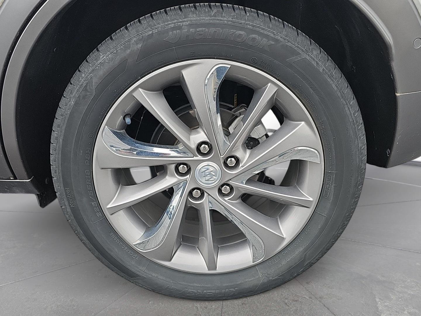 Used 2022 White Frost Tricoat Buick Essence image 10