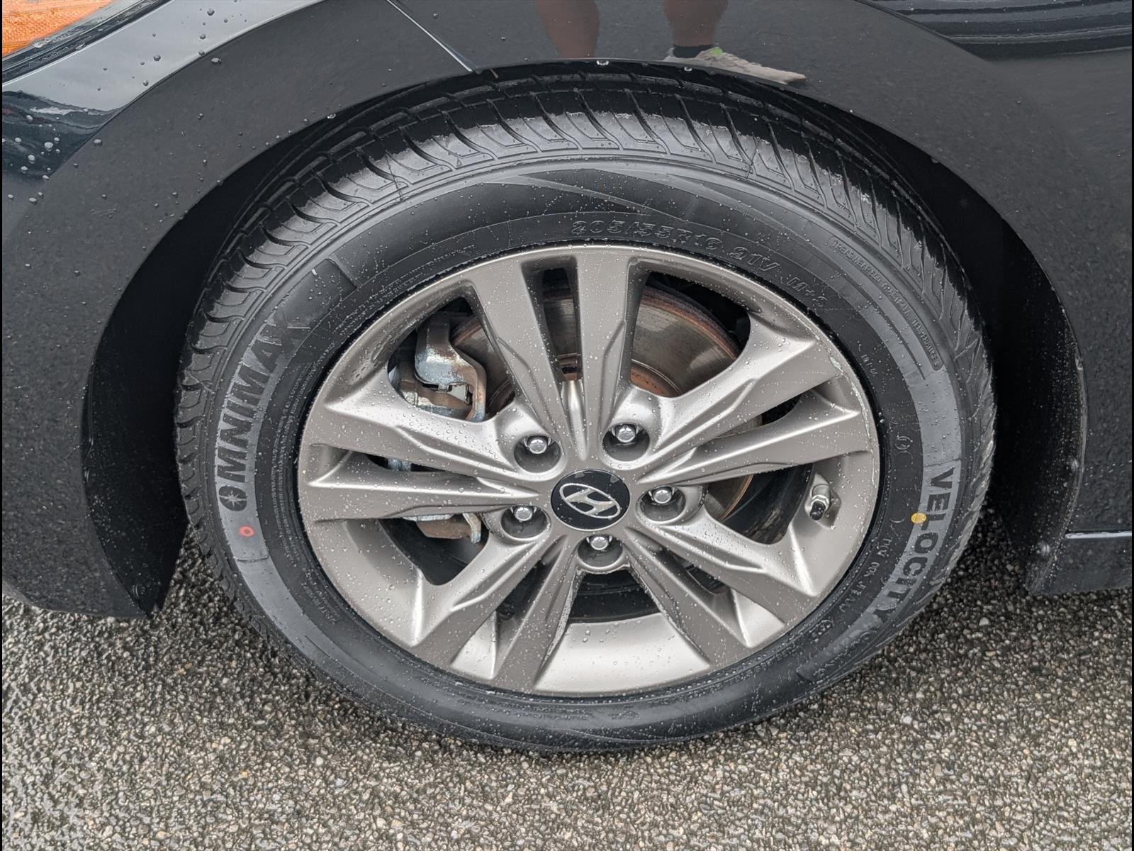 Used 2018 Phantom Black S3 Hyundai Value Edition image 23