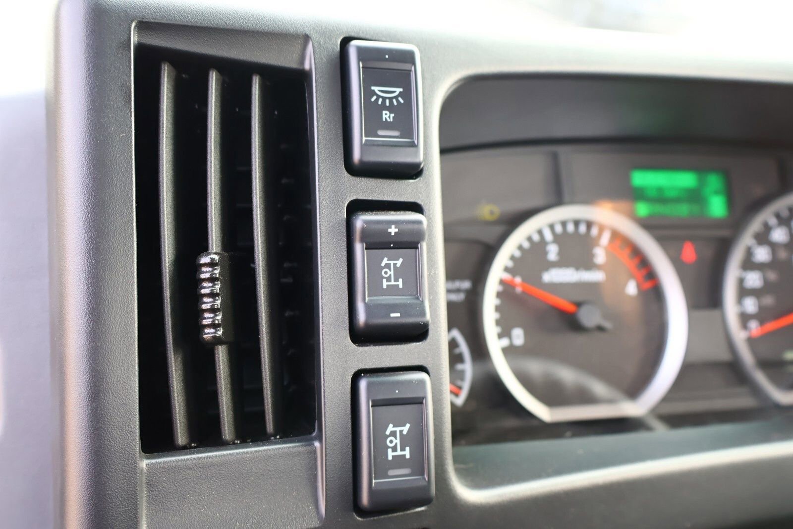 2023 Isuzu NRR - Photo 6