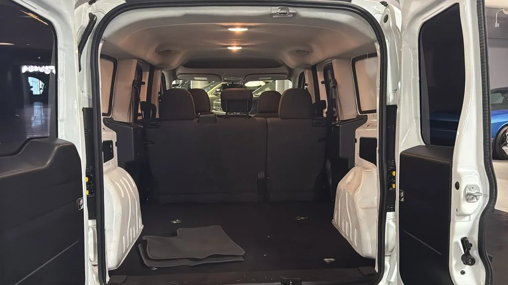 Used 2022 White Ram Base image 9