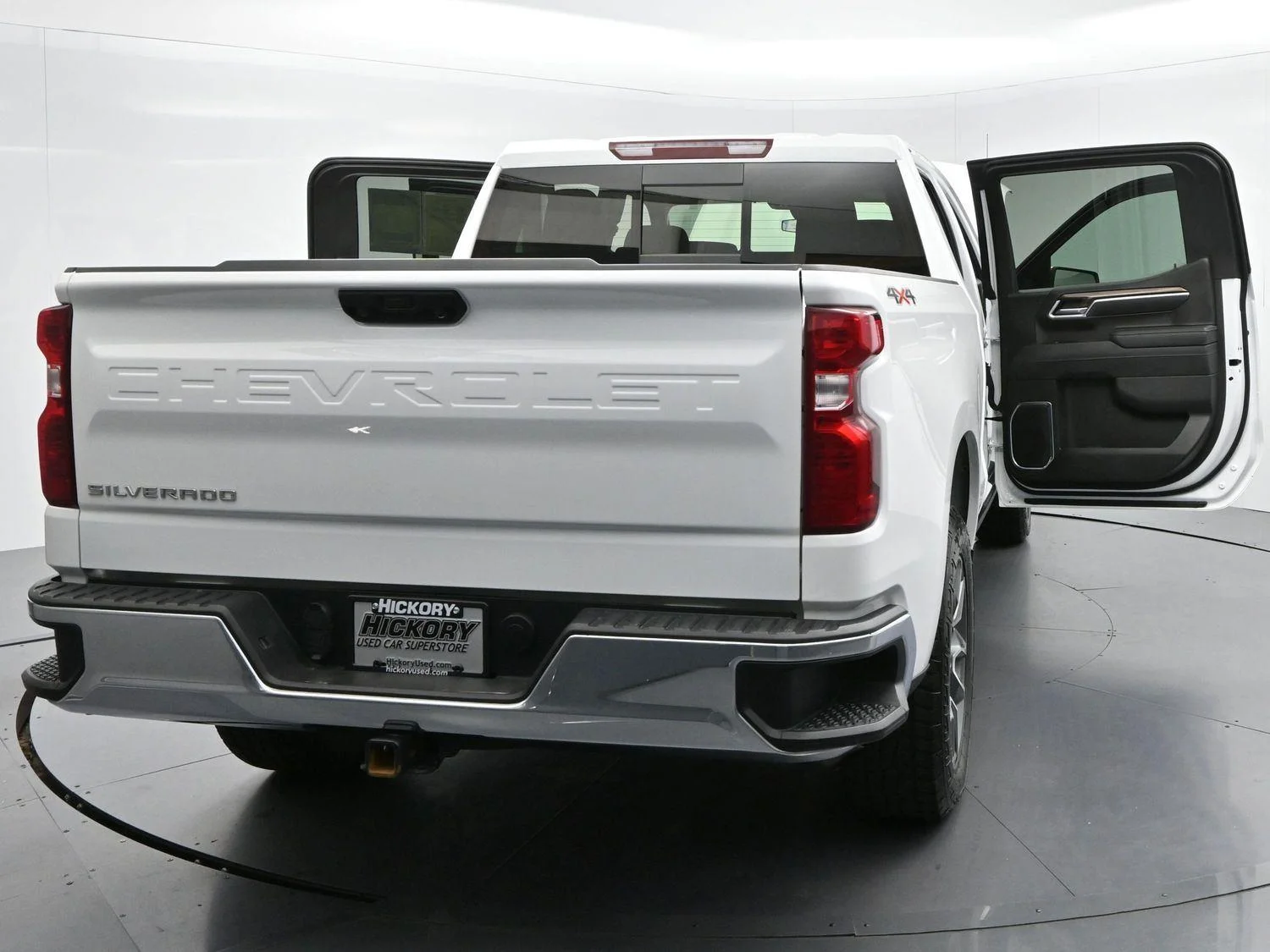 Used 2025 Summit White Chevrolet LT image 41