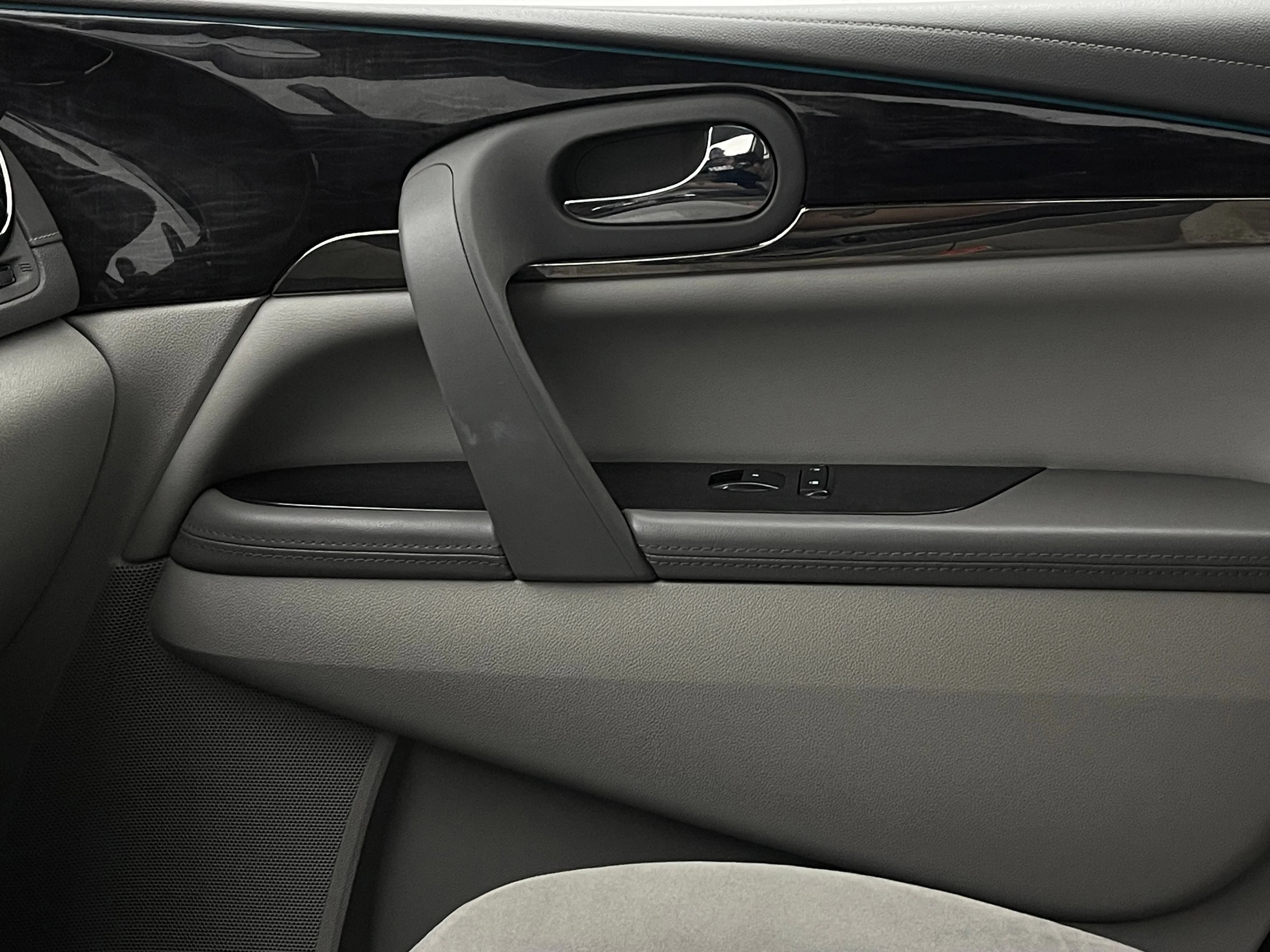 Used 2015 IRIDIUM METALLIC Buick Convenience image 42