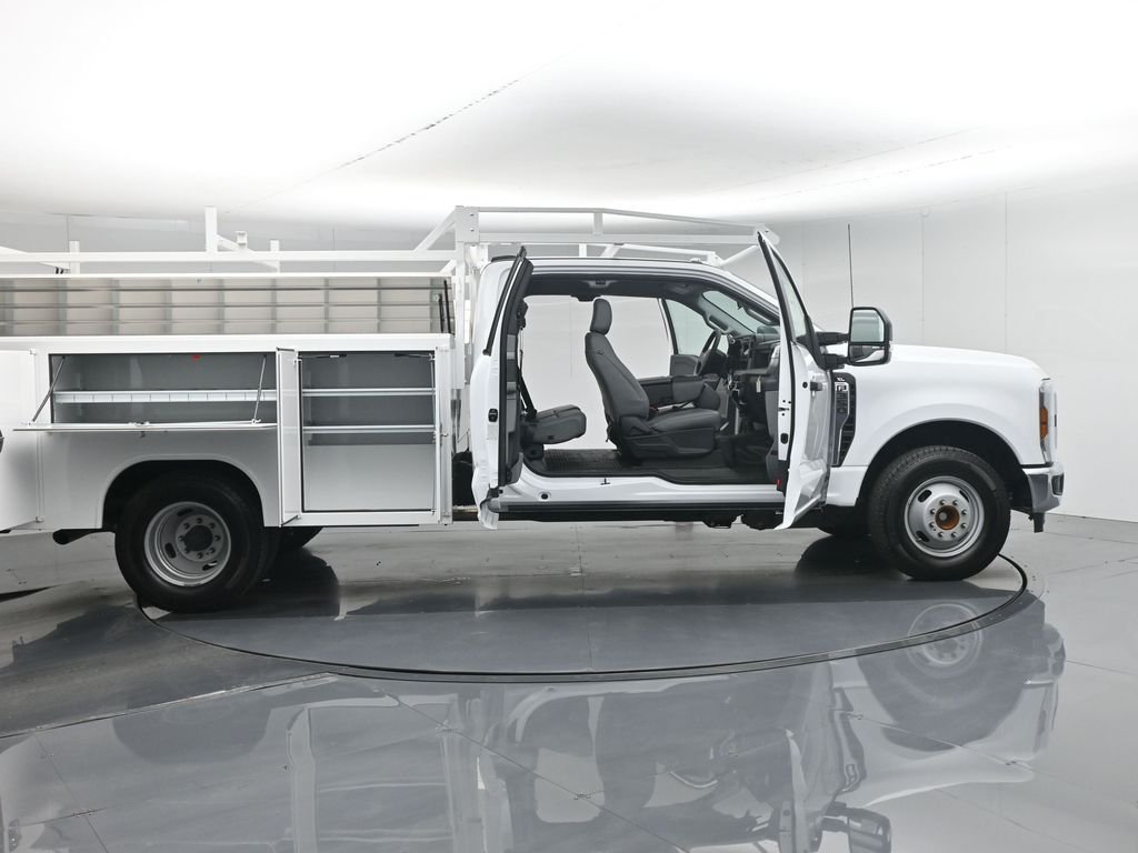 New 2026 Oxford White Ford XL image 4