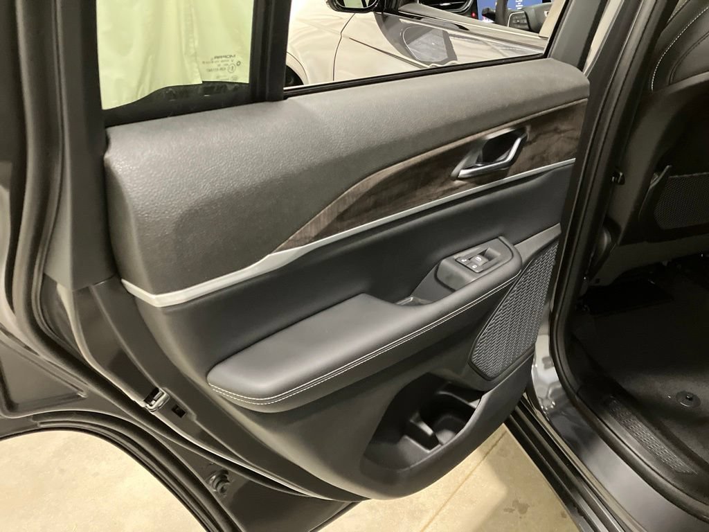 New 2026 Baltic Gray Metallic Clear-Coat Exterior Paint Jeep Laredo Altitude image 15