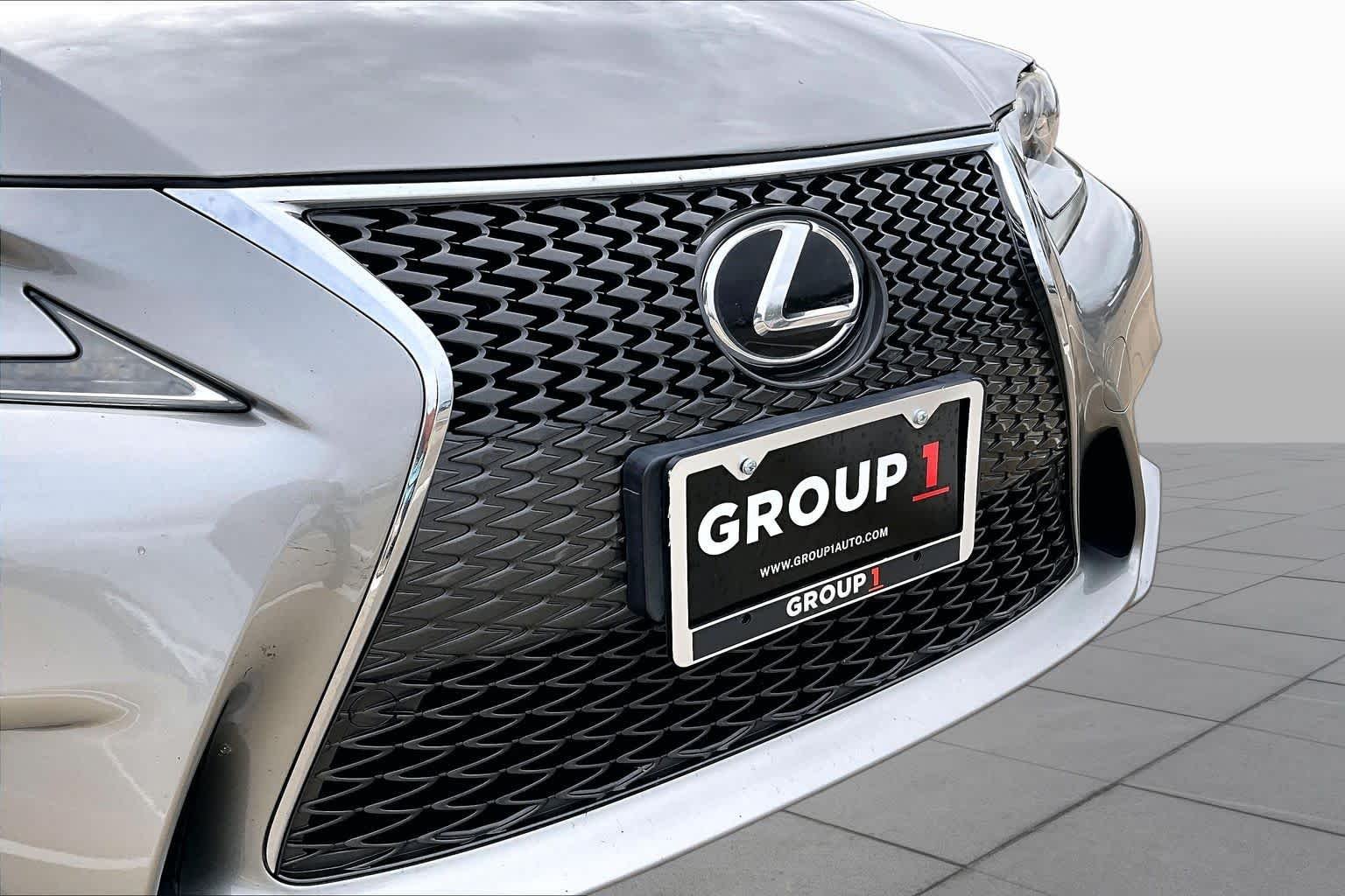 Used 2015 Atomic Silver Lexus  image 29