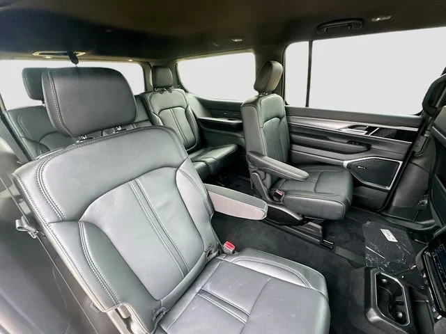 New 2026 Bright White Clear-Coat Exterior Paint Jeep Limited Altitude image 36