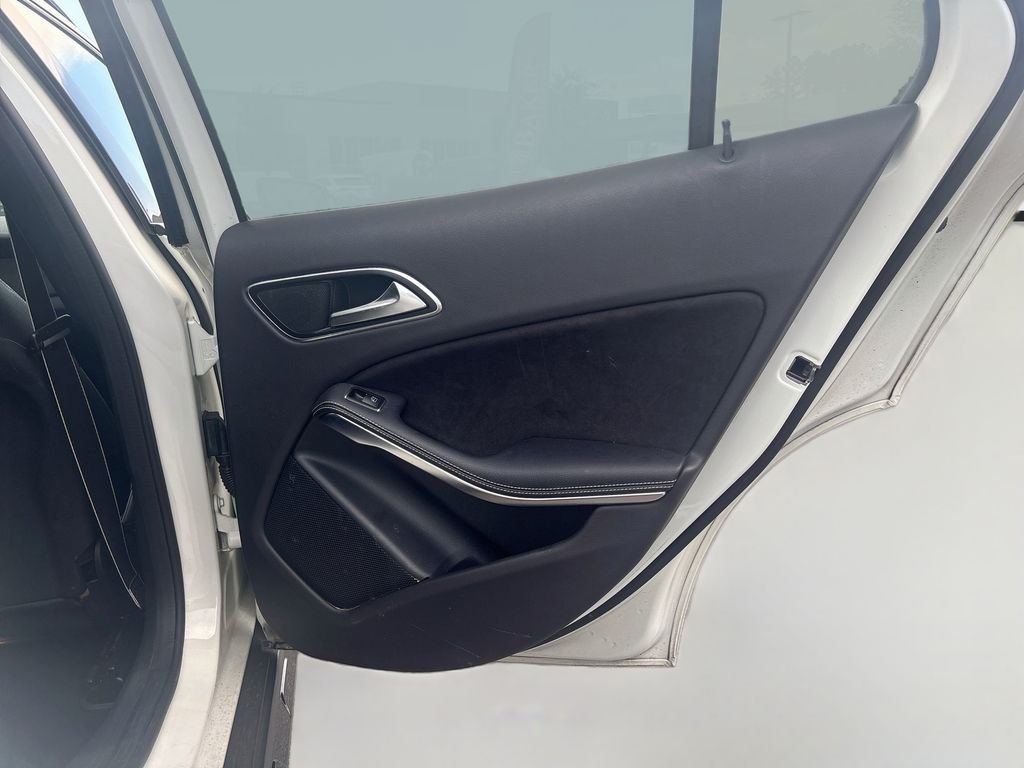 Used 2018  Mercedes-Benz GLA 250 image 19