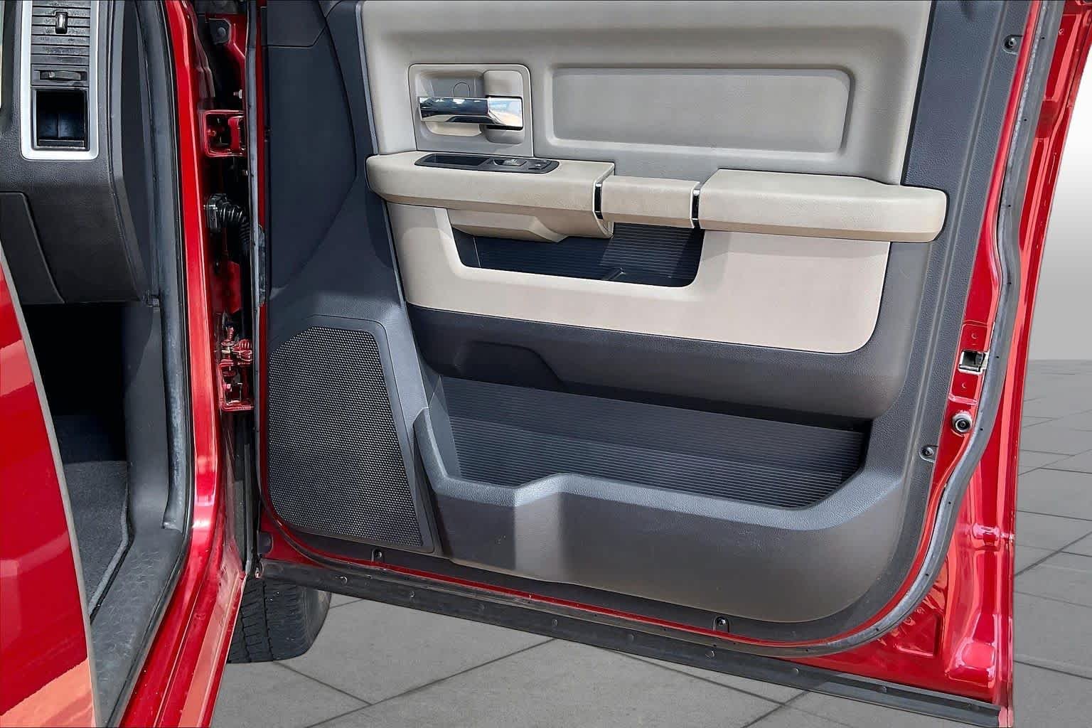 Used 2010 Inferno Red Crystal Pearl Dodge SLT image 21