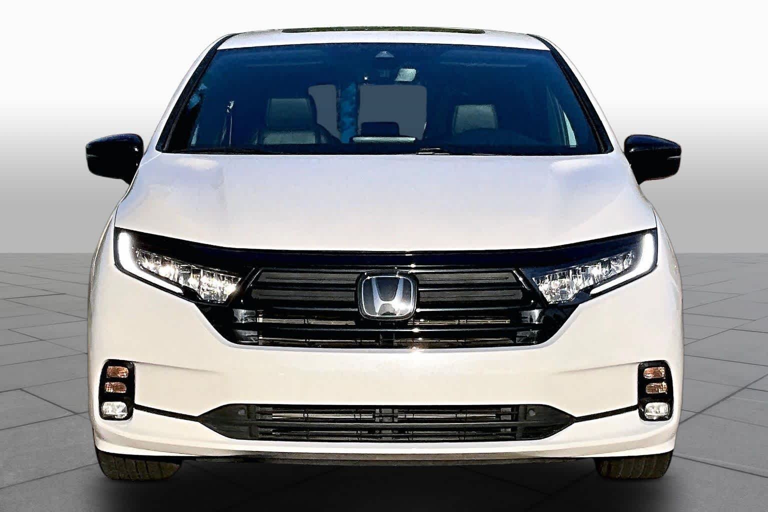 Used 2023 Platinum White Pearl Honda Sport image 4
