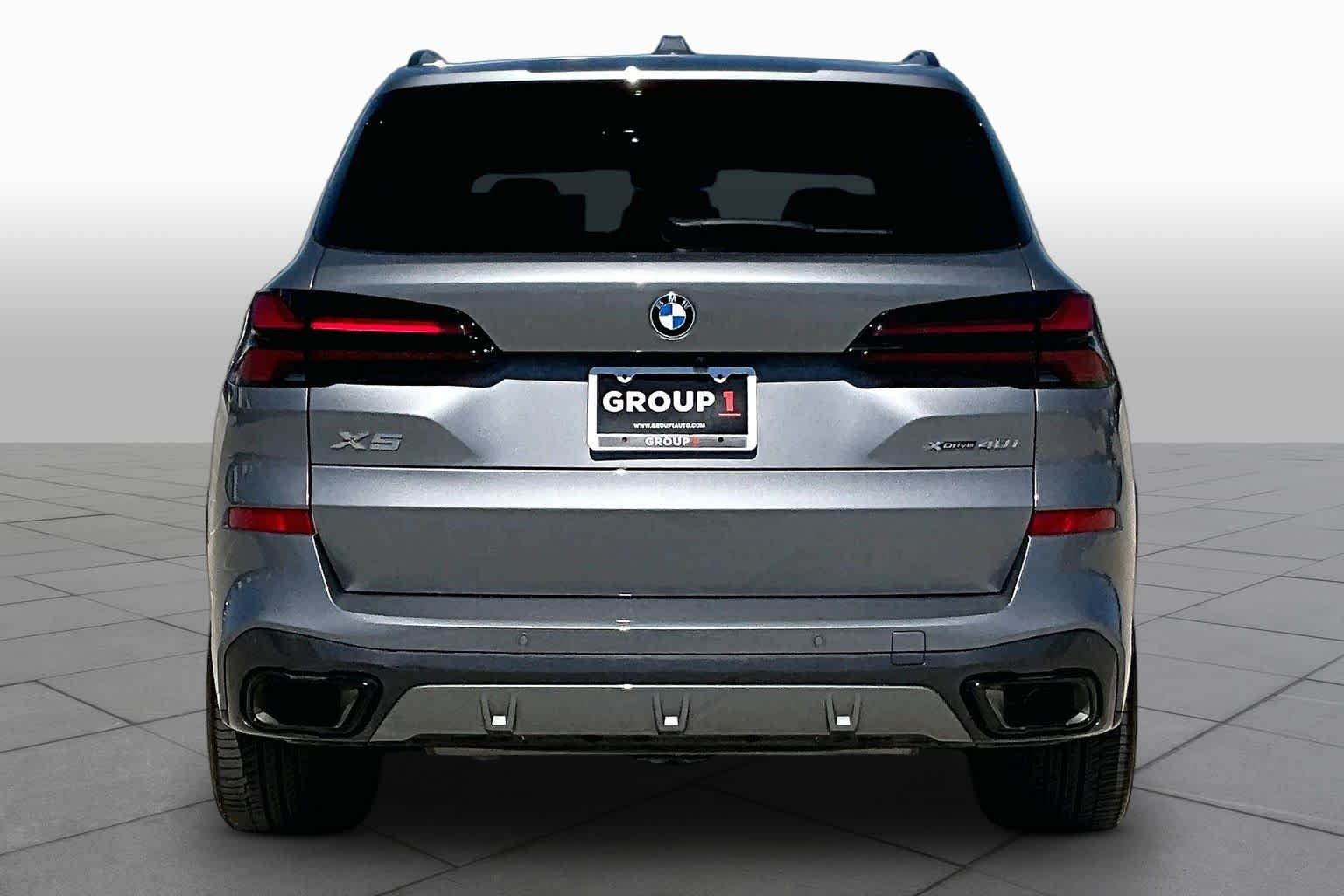 Used 2024 Skyscraper Grey Metallic BMW xDrive40i image 4