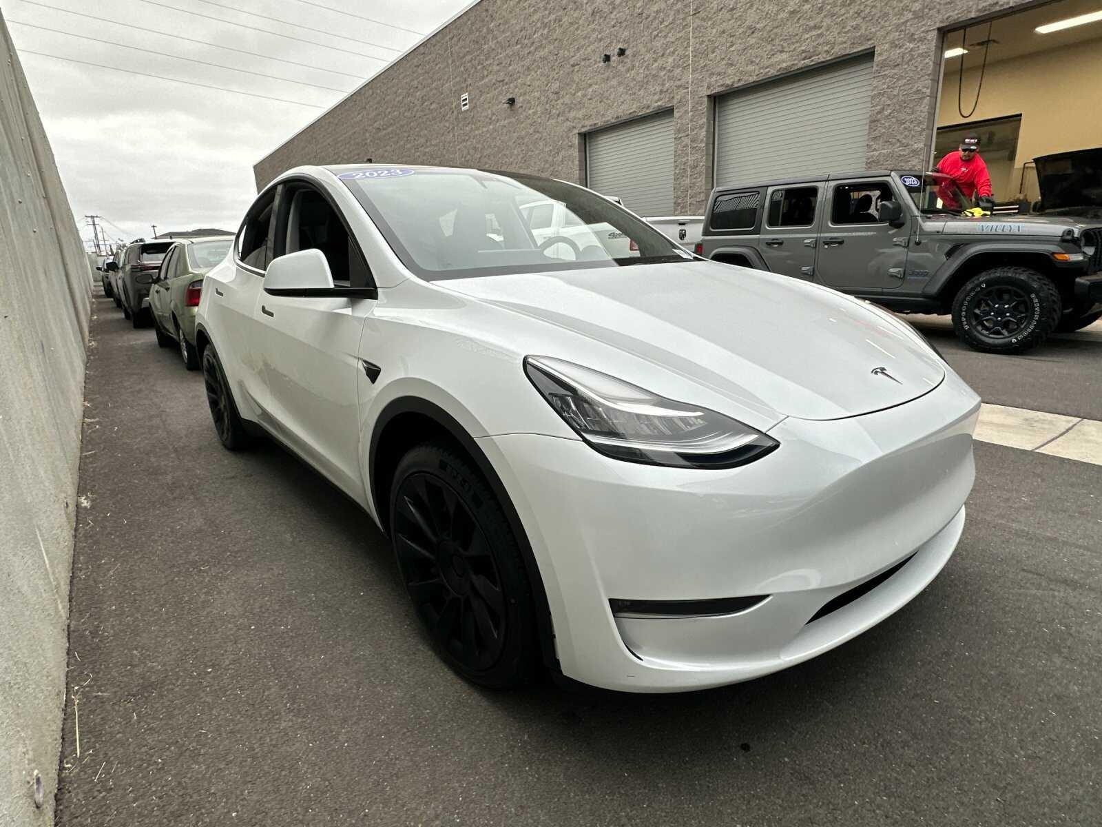 Used 2023 Pearl White Multi-Coat Tesla Long Range 4D Sport Utility image 2