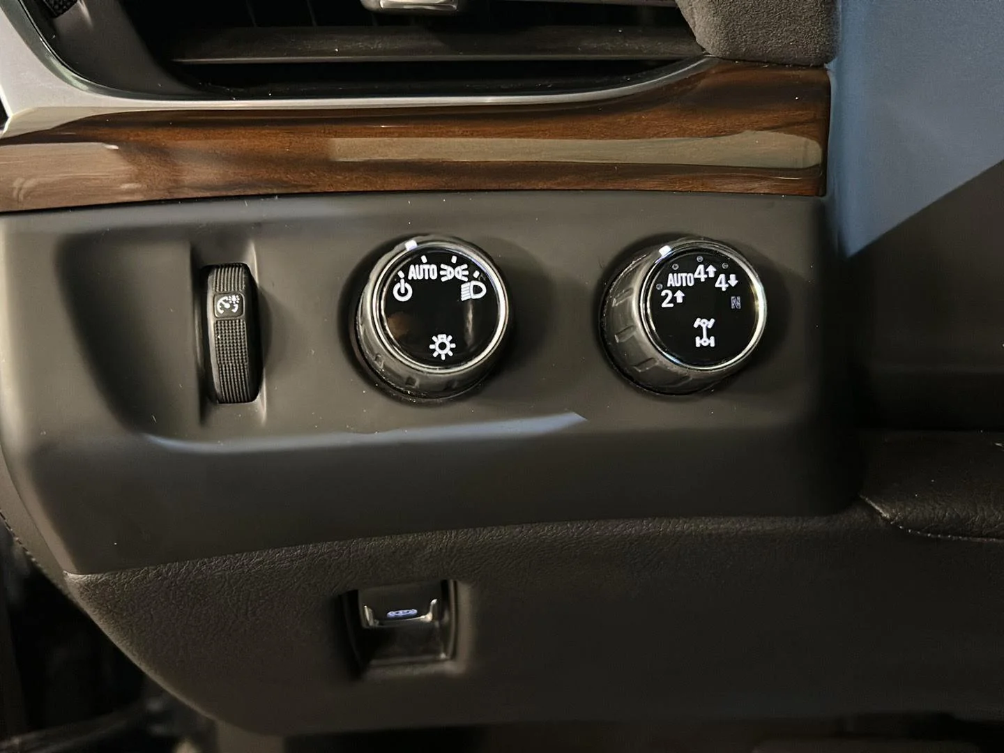 Used 2020 Black Raven Cadillac Premium Luxury image 20