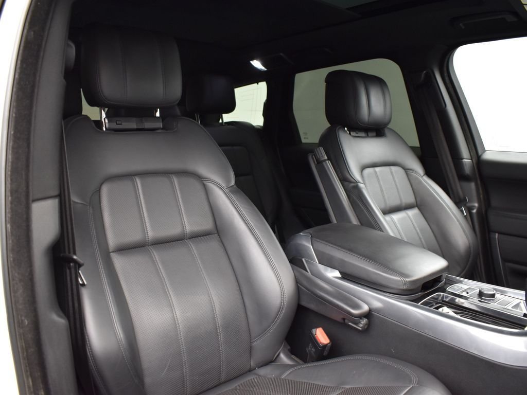 Used 2019 White Land Rover HSE image 18