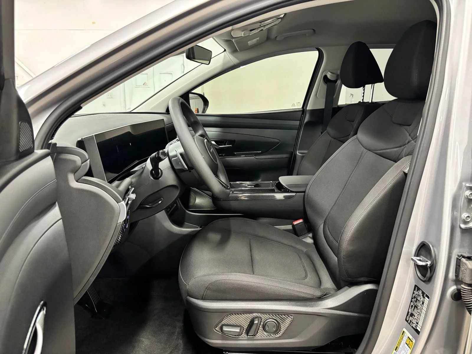 Used 2025 Silver Hyundai Blue image 17