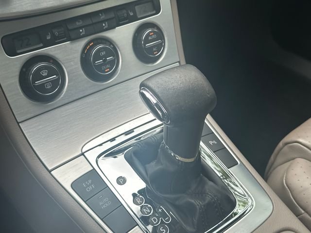 Used 2008  Volkswagen Lux image 29