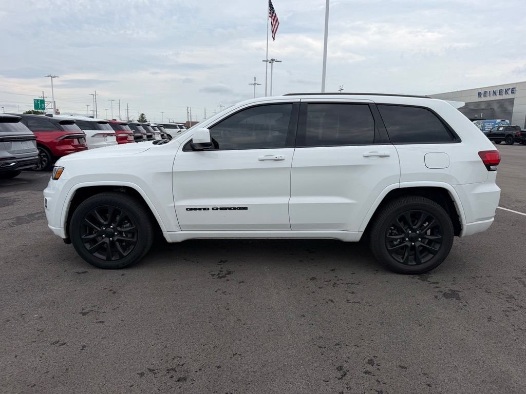 Used 2021 White Jeep Laredo X image 9