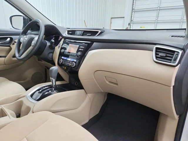 Used 2016 White Nissan SV image 35