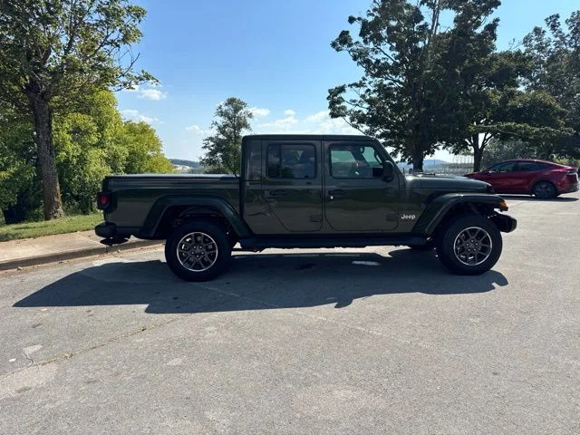 Used 2022 Green Jeep Overland image 8
