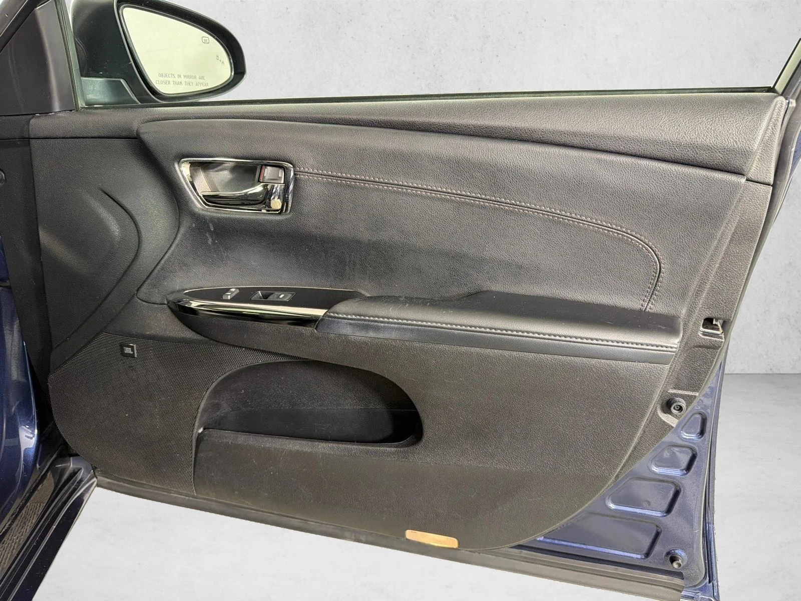 Used 2015 White Toyota XLE Touring image 16