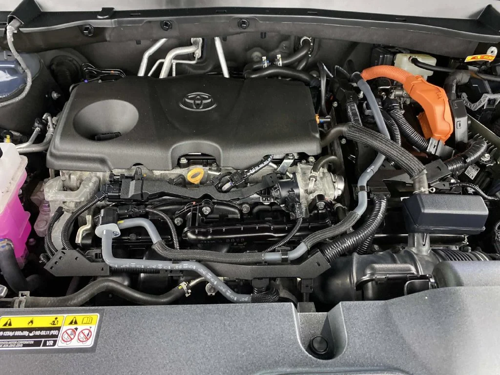 Used 2025 Cloud Toyota XLE image 32