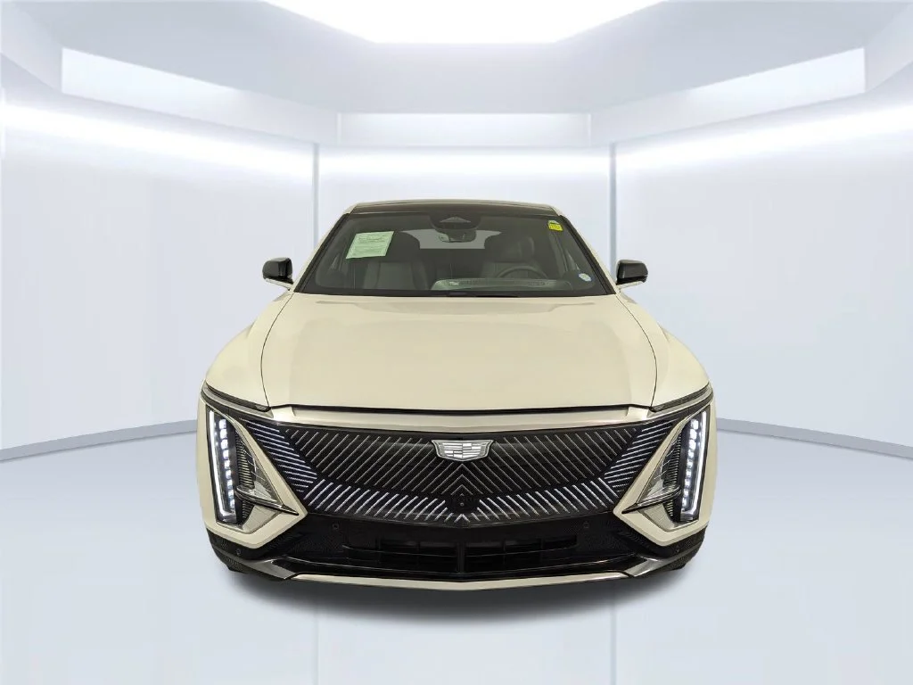 Certified Used 2025 White Cadillac Luxury image 23