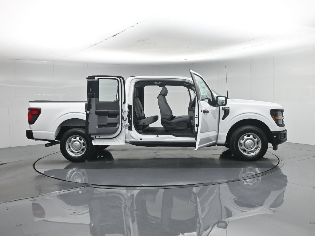 New 2026 Oxford White Ford XL image 4