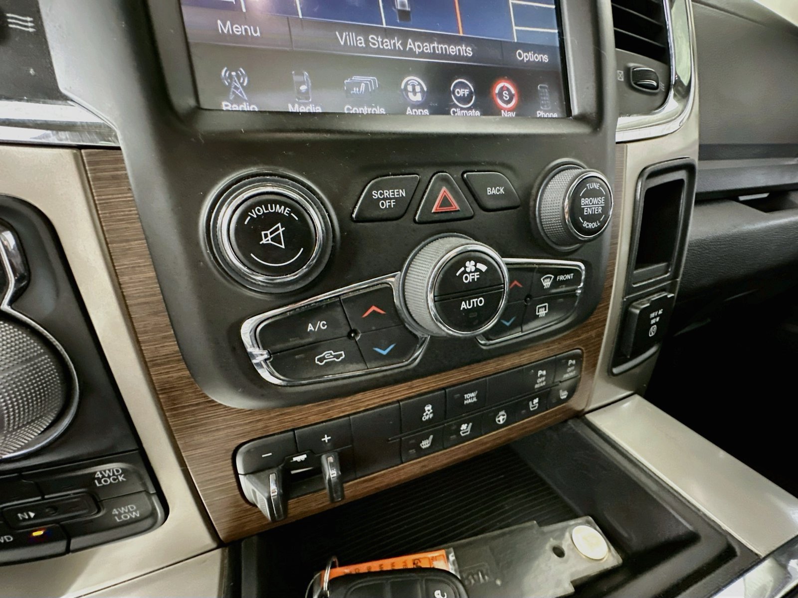 Used 2015 Bright Silver Clearcoat Metallic Ram Laramie image 17