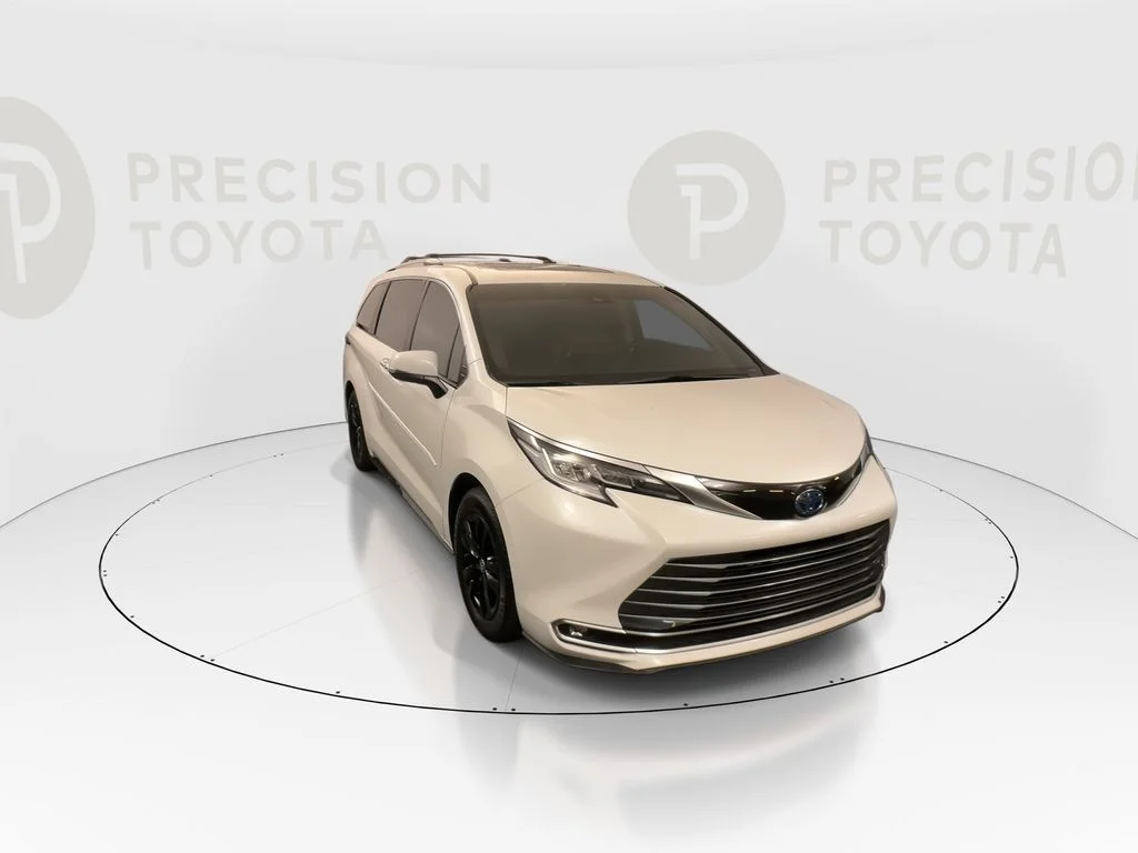 Used 2023 Wind Chill Pearl Toyota Limited image 4