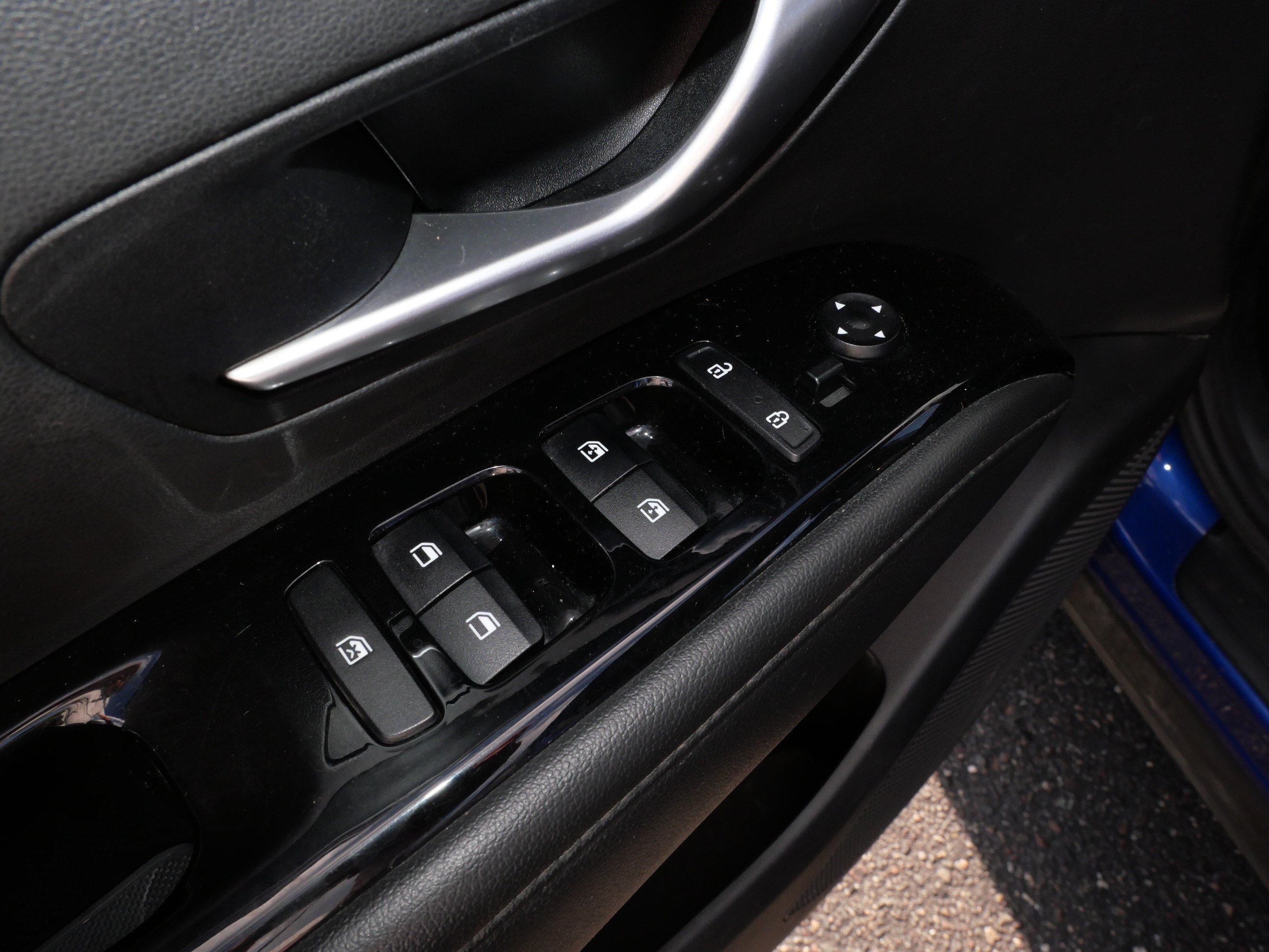 Used 2023 Intense Blue Hyundai Limited image 19