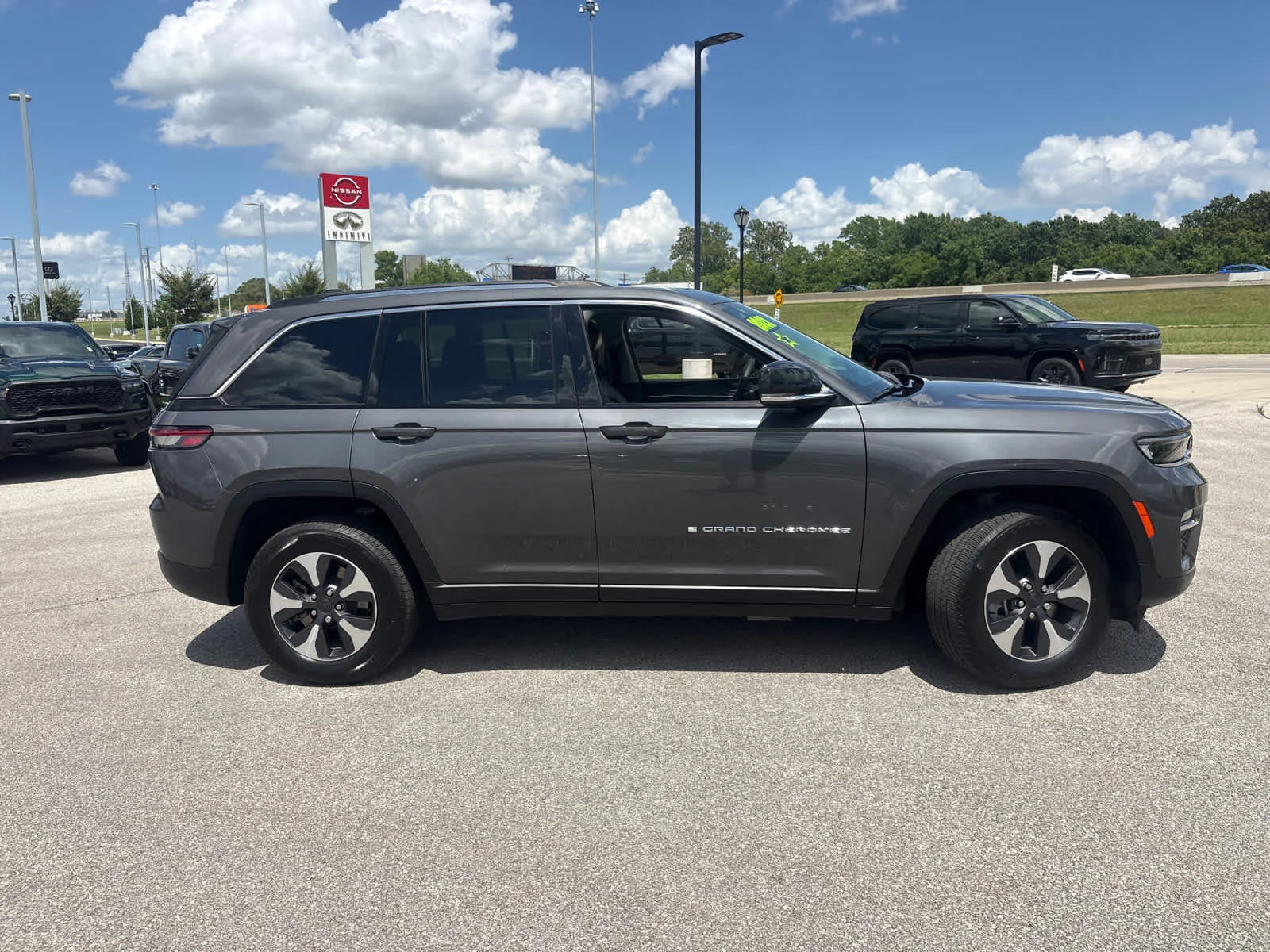 Used 2022 Baltic Gray Metallic Clearcoat Jeep  image 11