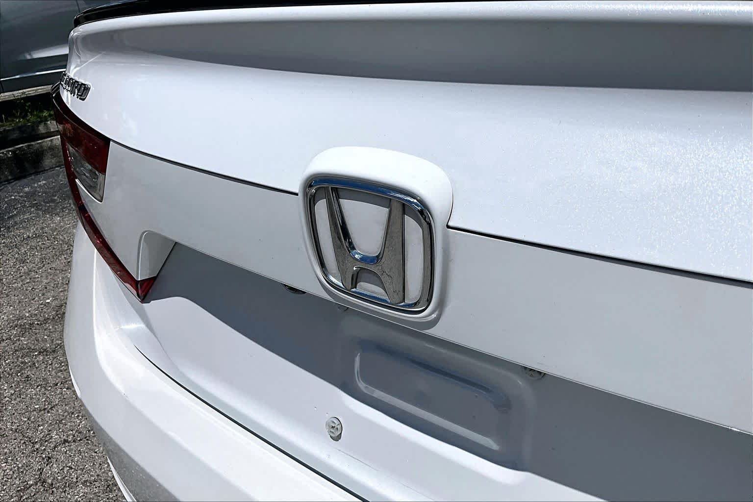 Used 2022 Platinum White Pearl Honda Sport SE image 31