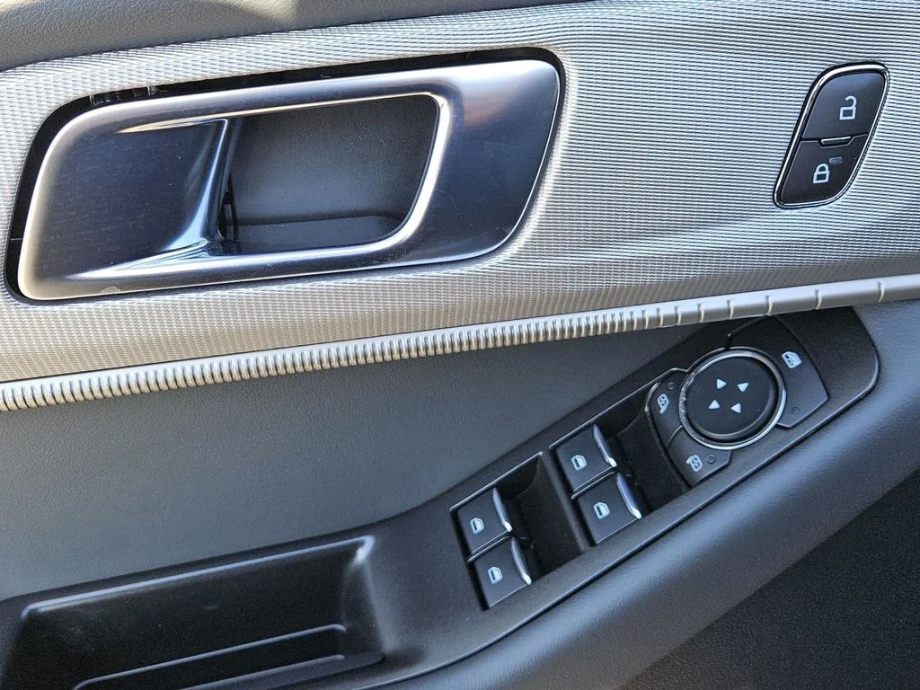 New 2026 Vapor Blue Metallic Ford Active image 25