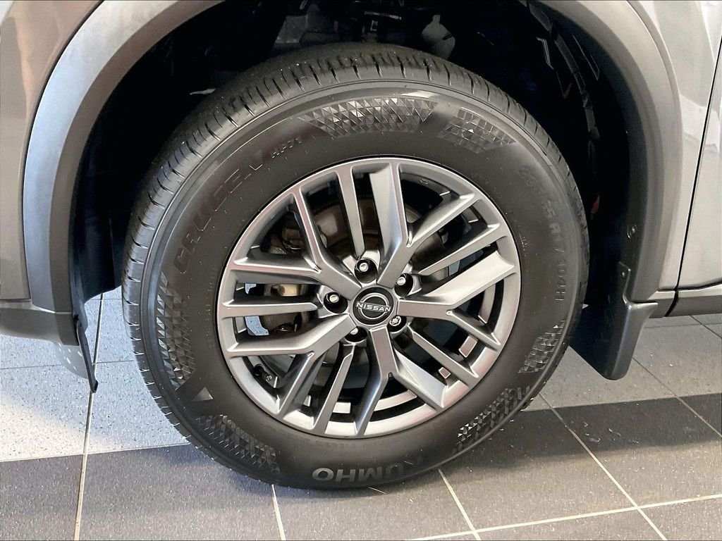 Used 2023 Gray Nissan S image 7