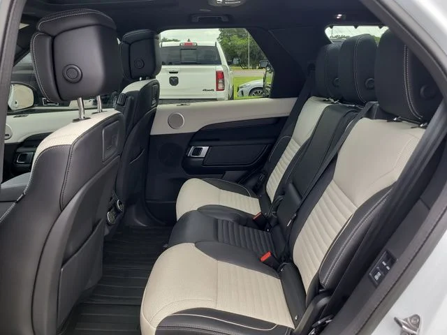 Used 2023 White Land Rover Metropolitan Edition image 16